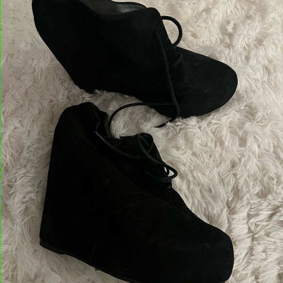 Women’s size 6.5 black wedges (c) - Picture 3 of 5